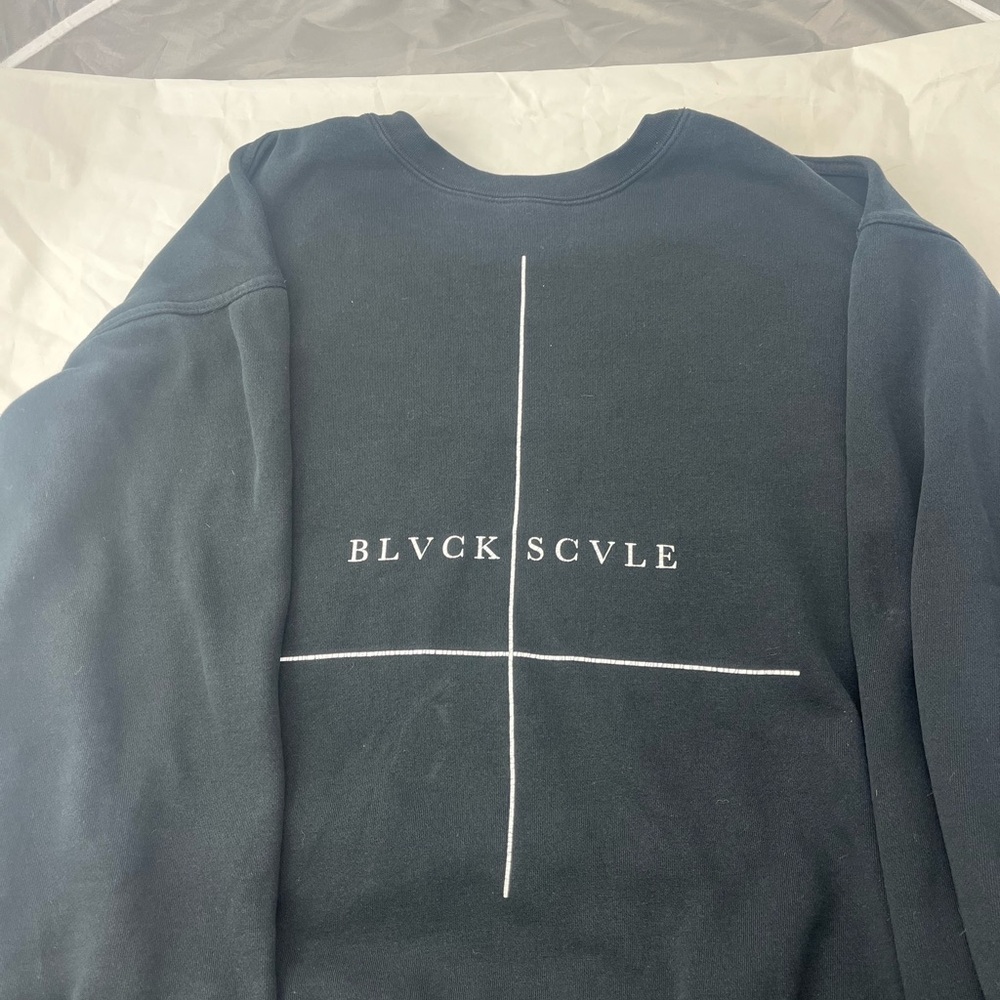 Black Scale Crewneck Large